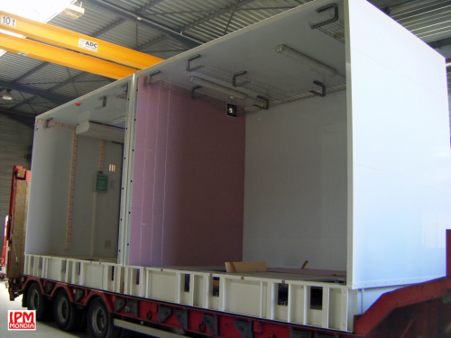 Half-module railway side-by-side shelter